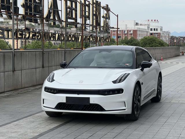 极氪001