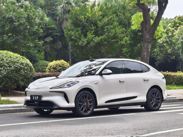 智己LS6
